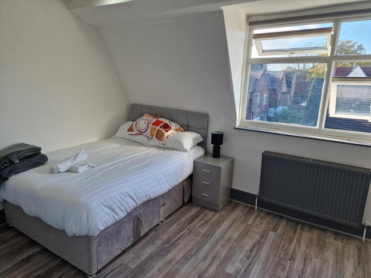 Modern Double Ensuite Close To Centre And Lfc Homestay