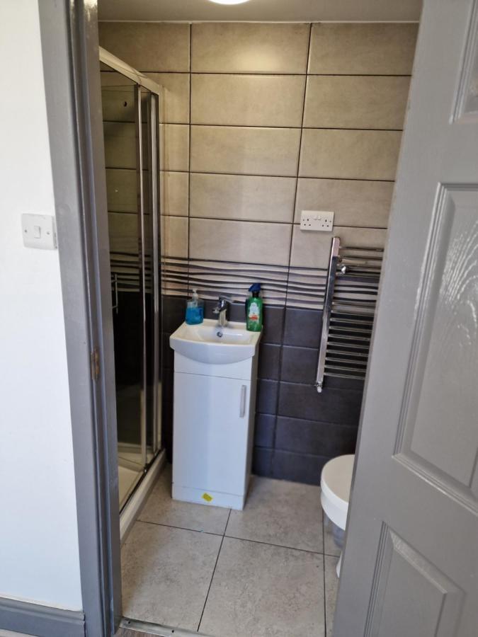Modern Double Ensuite Close To Centre And Lfc
