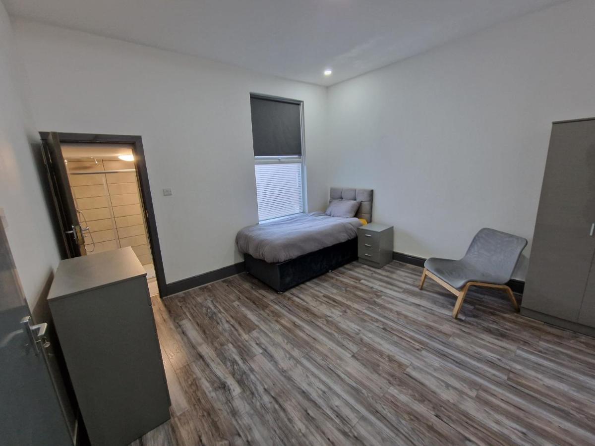 Homestay Modern Double Ensuite Close To Centre And Lfc