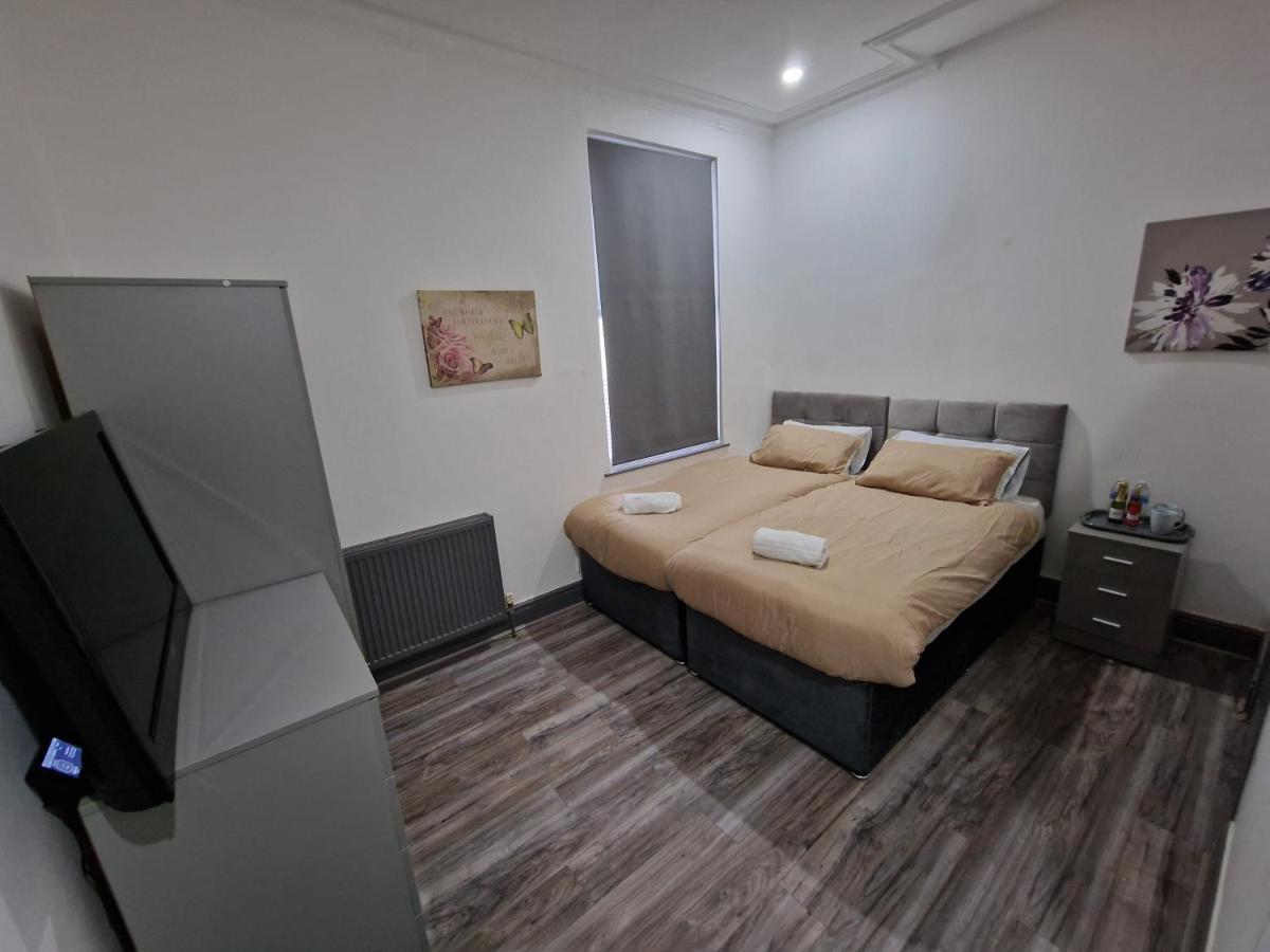 Modern Double Ensuite Close To Centre And Lfc