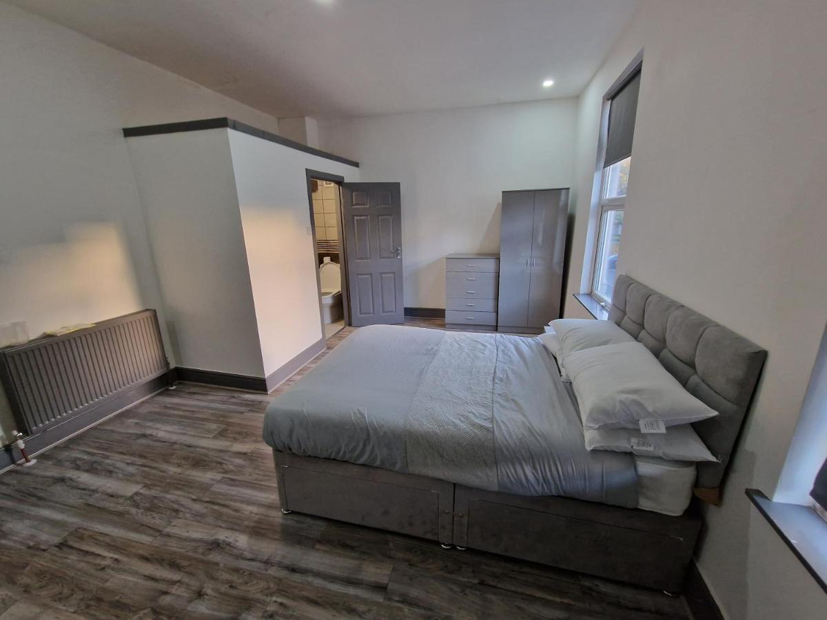 Homestay Modern Double Ensuite Close To Centre And Lfc