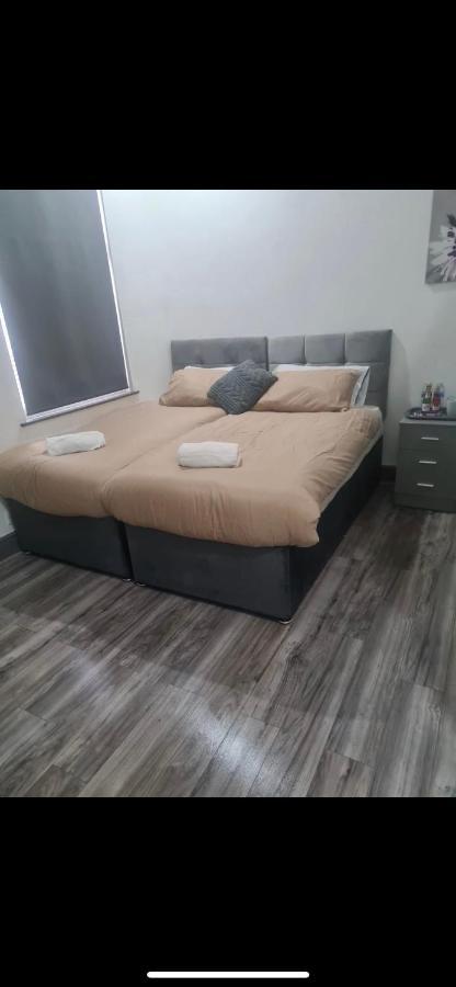 Homestay Modern Double Ensuite Close To Centre And Lfc *